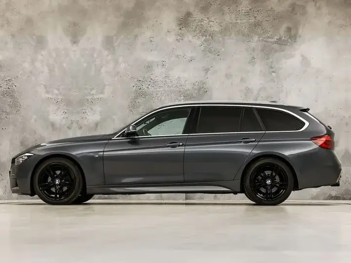 BMW 3 Series 2019 photo 2