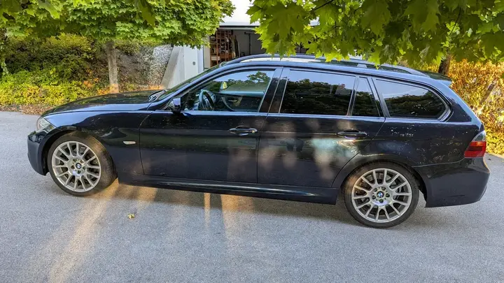 BMW 3 Series 2008 photo 2