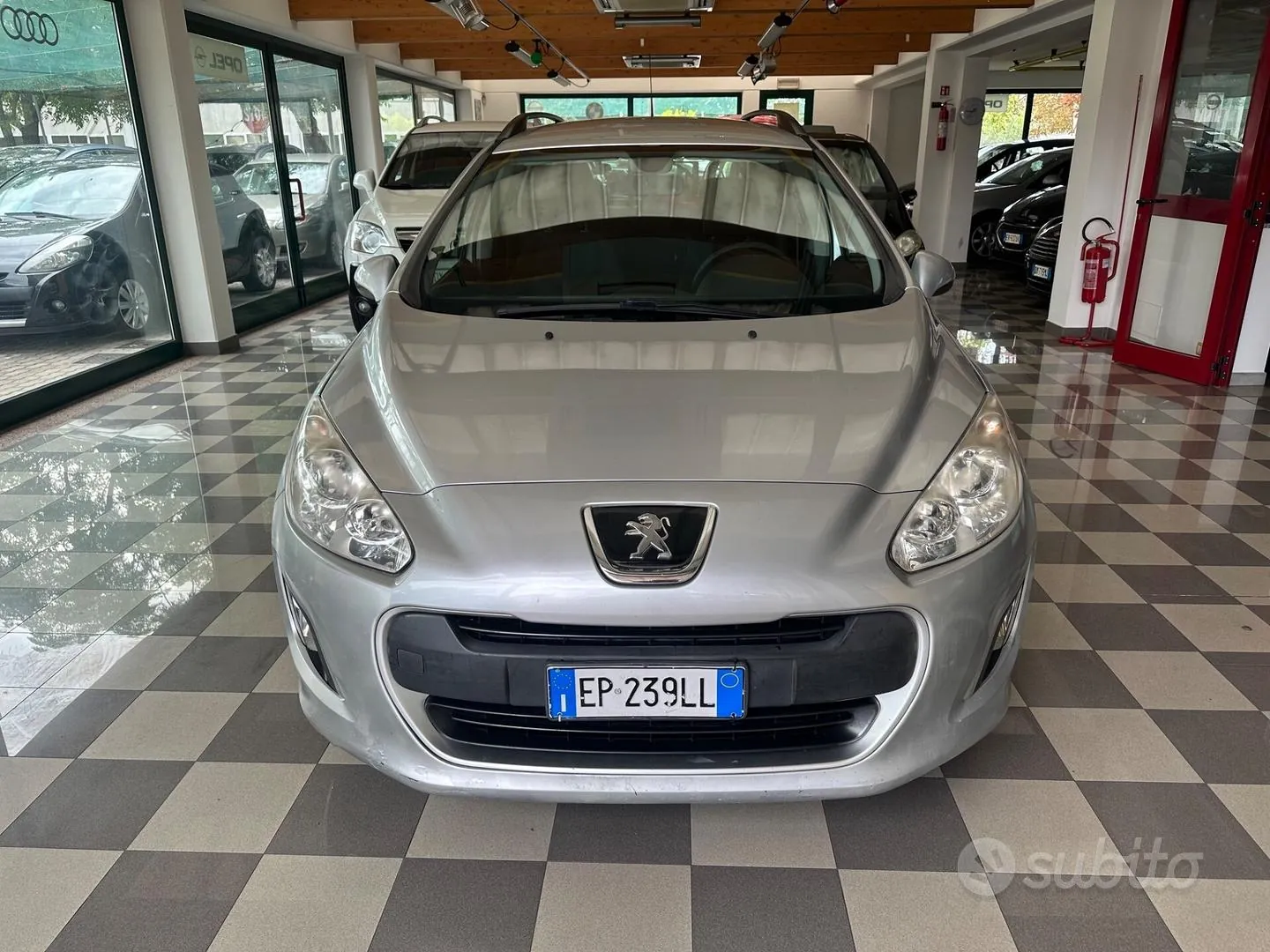 Peugeot 308 2013 photo 2