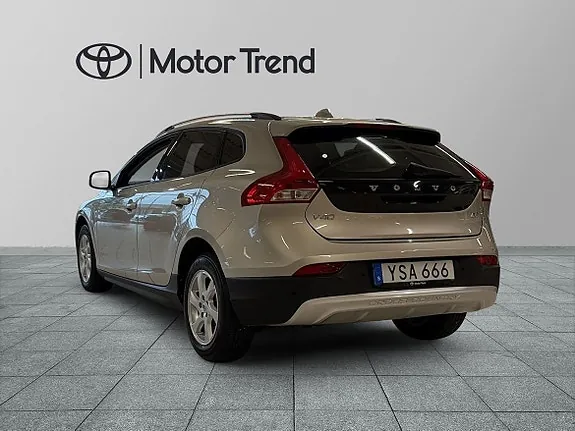 Volvo V40 Cross Country 2018 photo 2