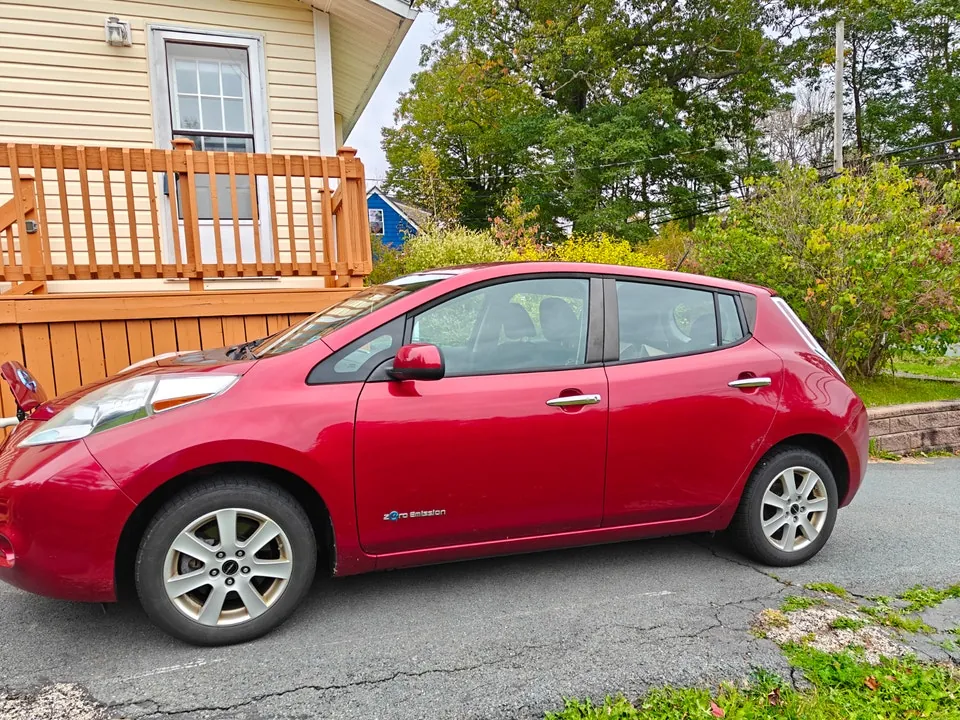 Nissan Leaf 2015 photo 2