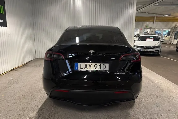 Tesla Model Y 2025 photo 4