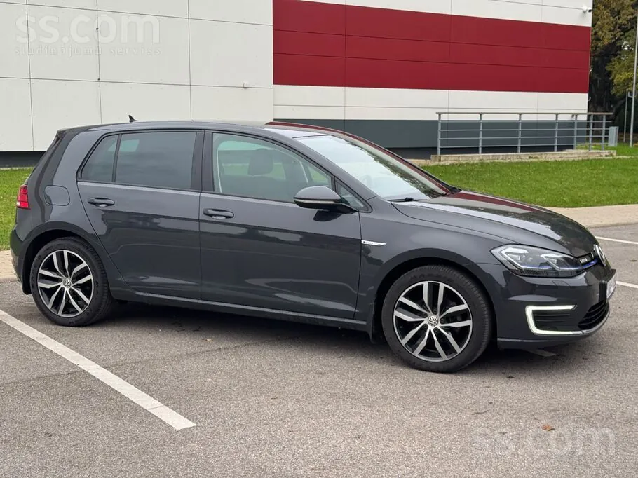Volkswagen Golf 2019 photo 2