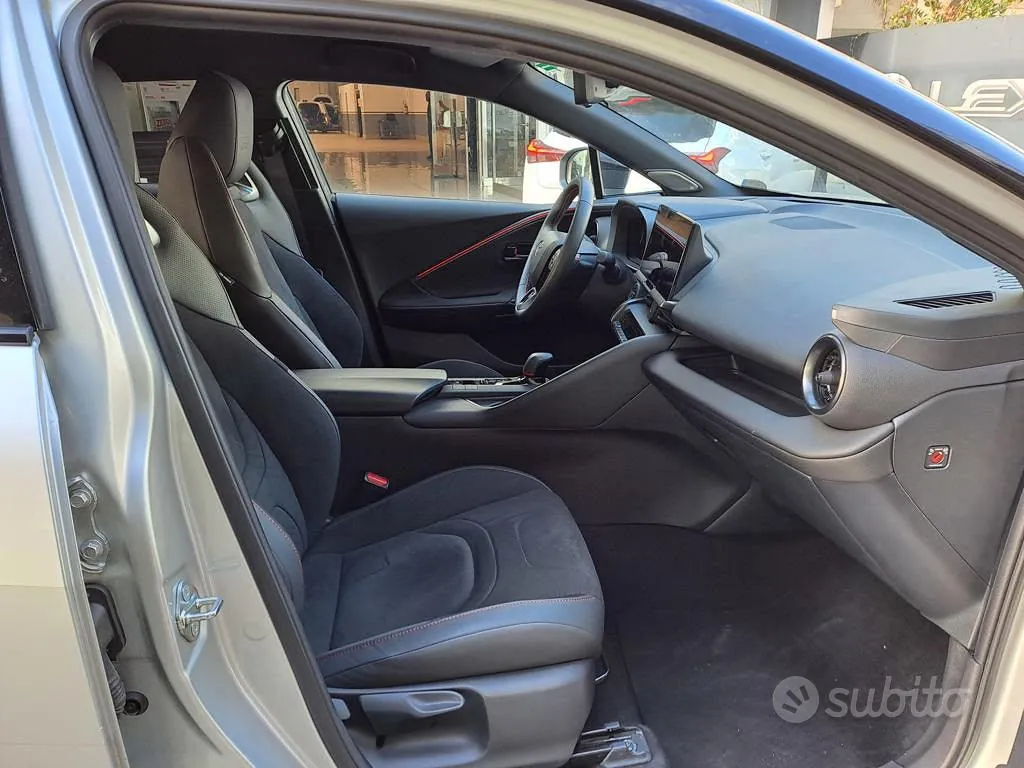 Toyota C-Hr 2023 photo 2
