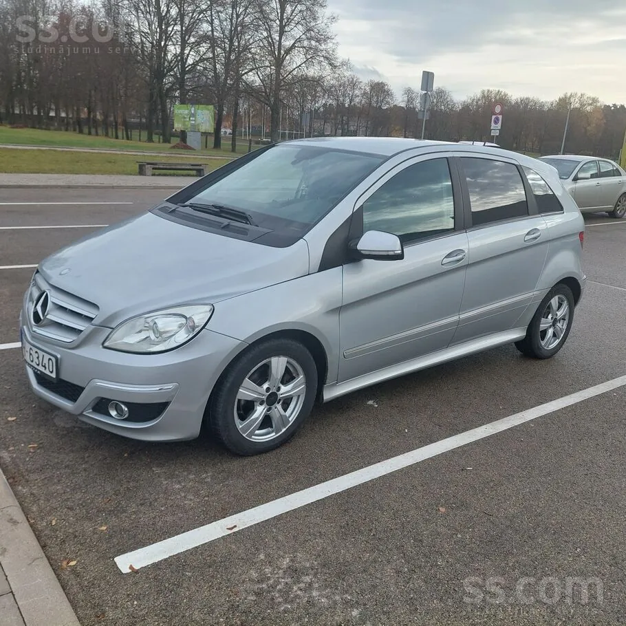 Mercedes-Benz B200 2010 photo 2