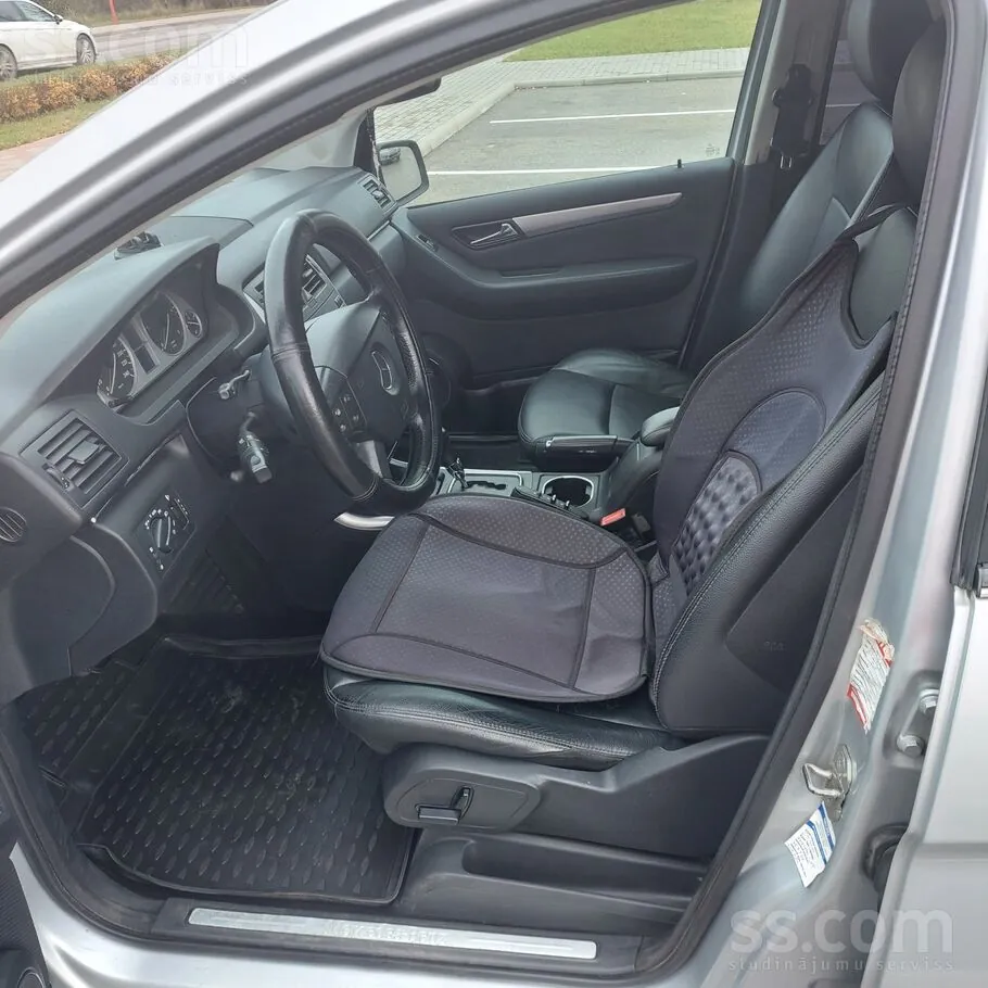 Mercedes-Benz B200 2010 photo 4