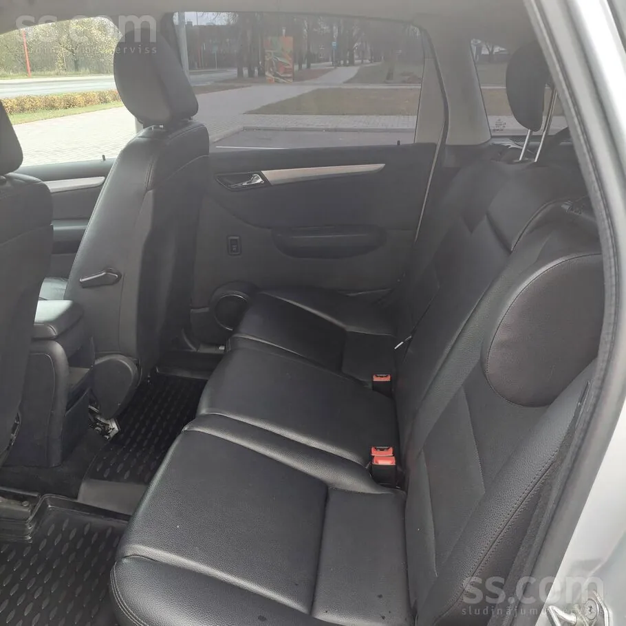 Mercedes-Benz B200 2010 photo 5