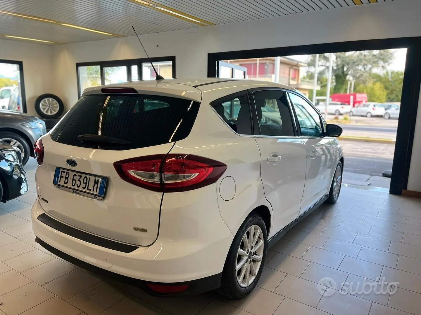 Ford C-Max 2015 photo 4