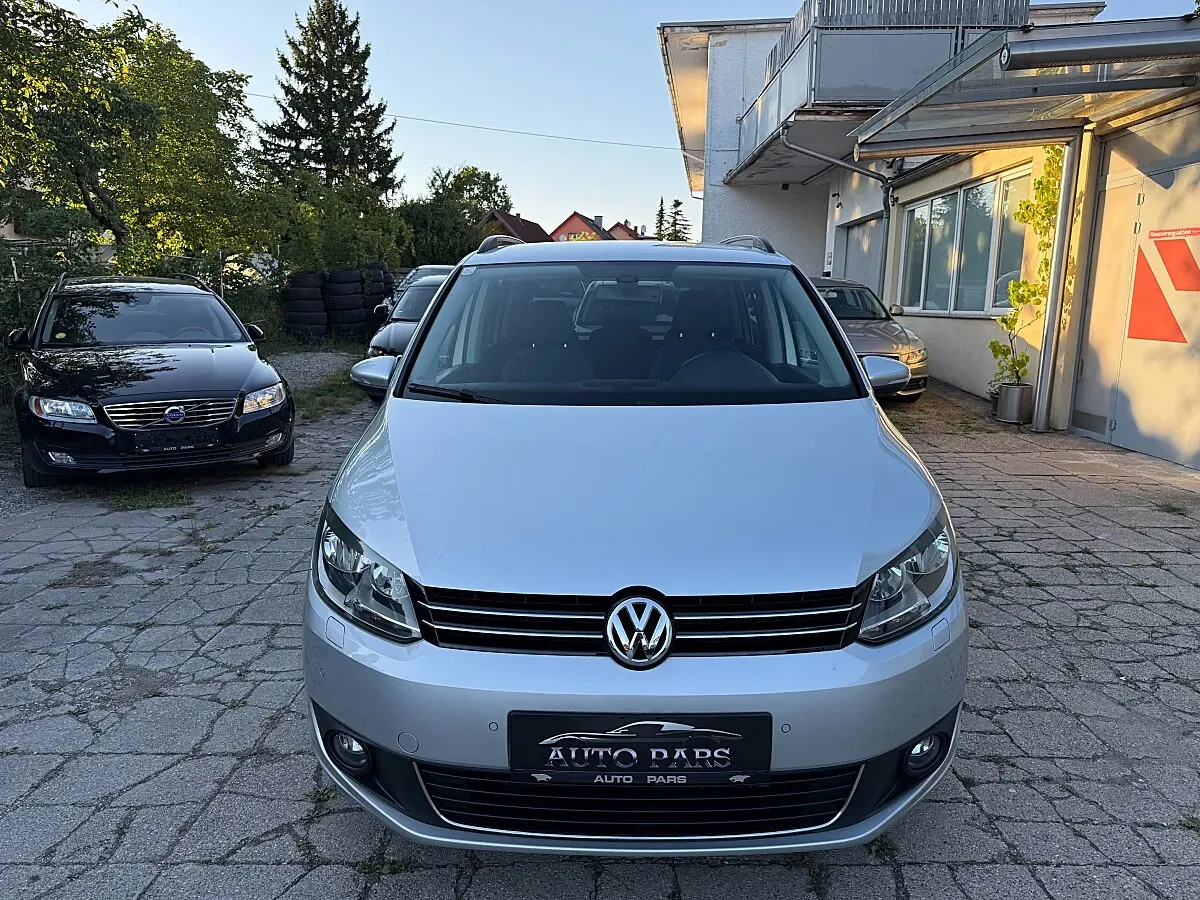 Volkswagen Touran 2010 photo 2
