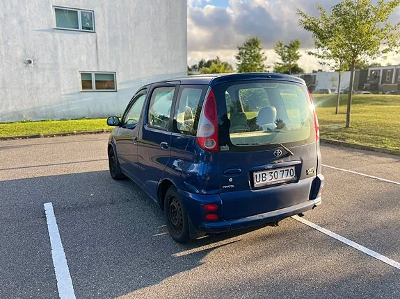 Toyota Yaris 2000 photo 4