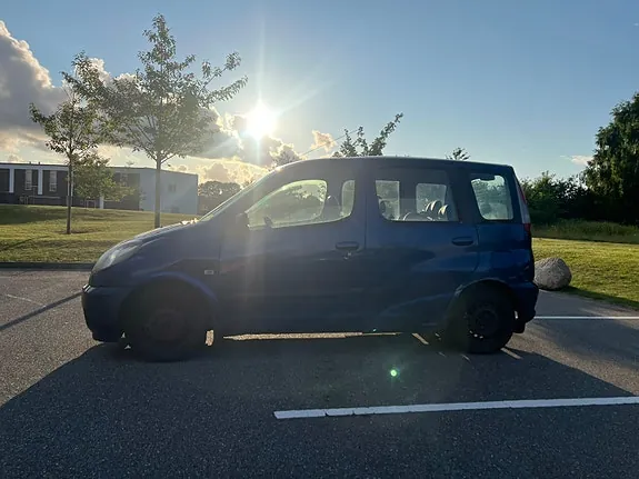 Toyota Yaris 2000 photo 3