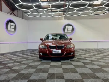 BMW 320I 2010 photo 3