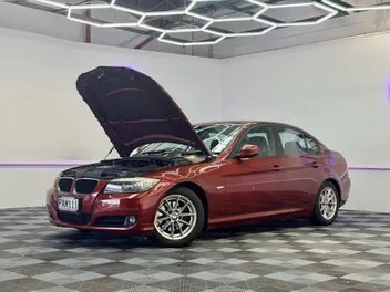 BMW 320I 2010 photo 4