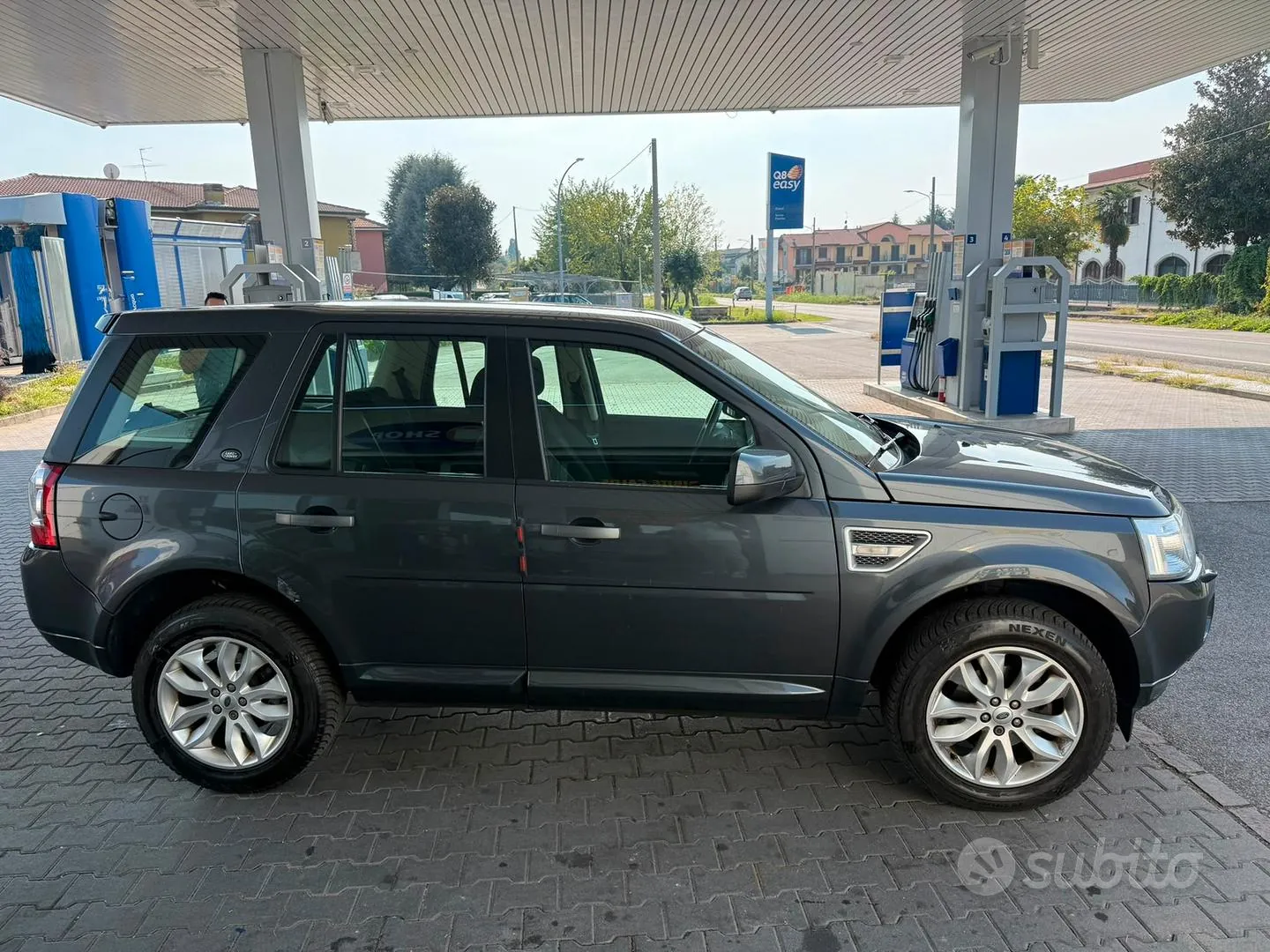 Land Rover Freelander 2011 photo 2