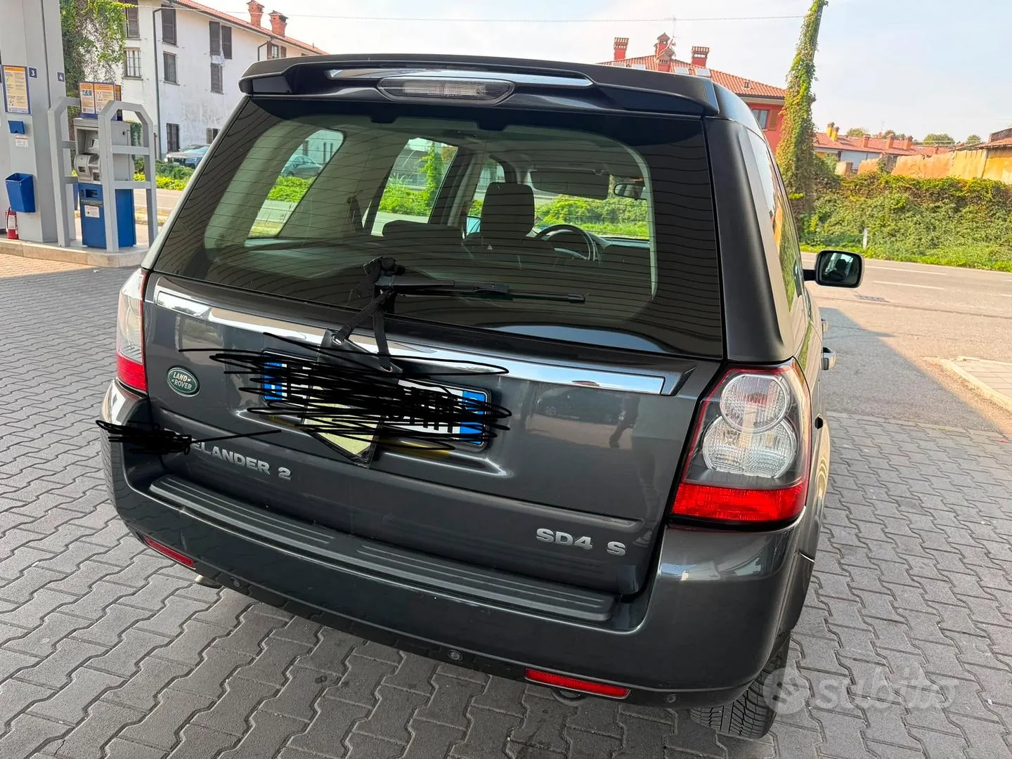 Land Rover Freelander 2011 photo 3