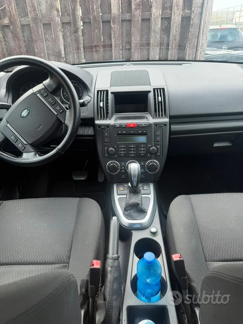 Land Rover Freelander 2011 photo 5