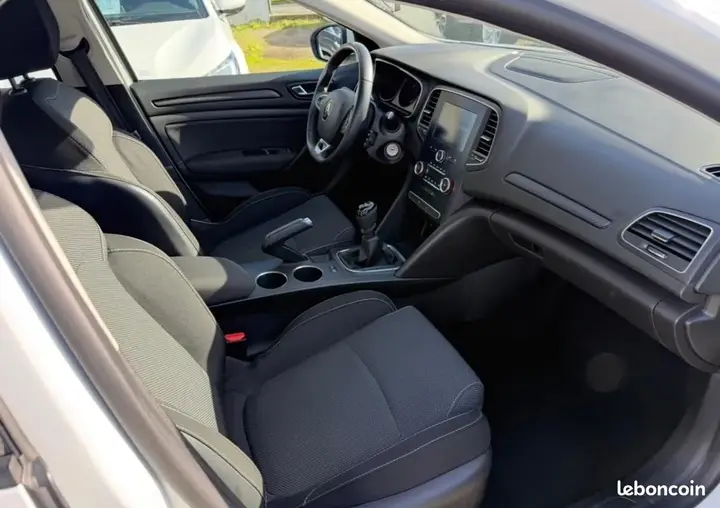 Renault Megane 2020 photo 2