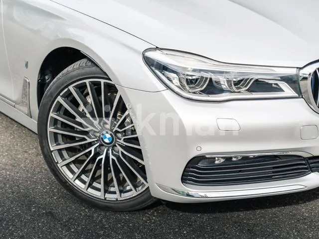 BMW 740E 2018 photo 2