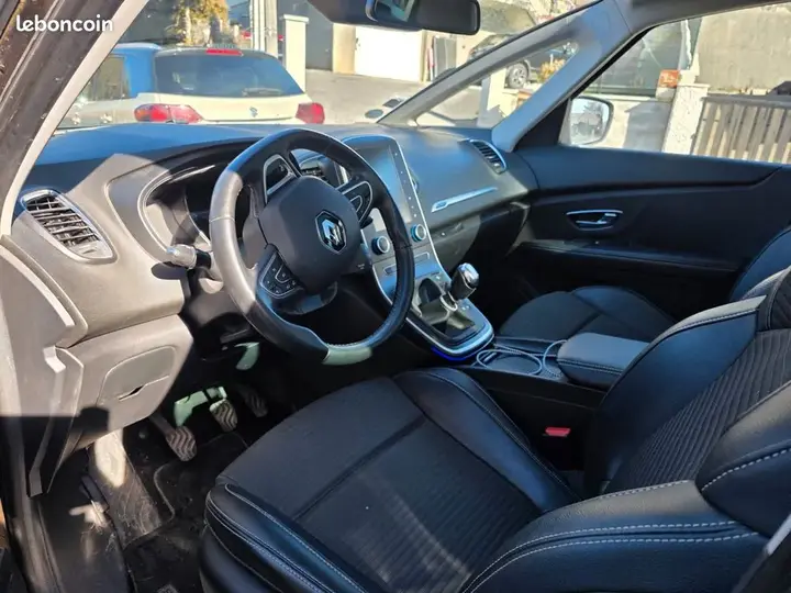 Renault Grand Scenic 2017 photo 3