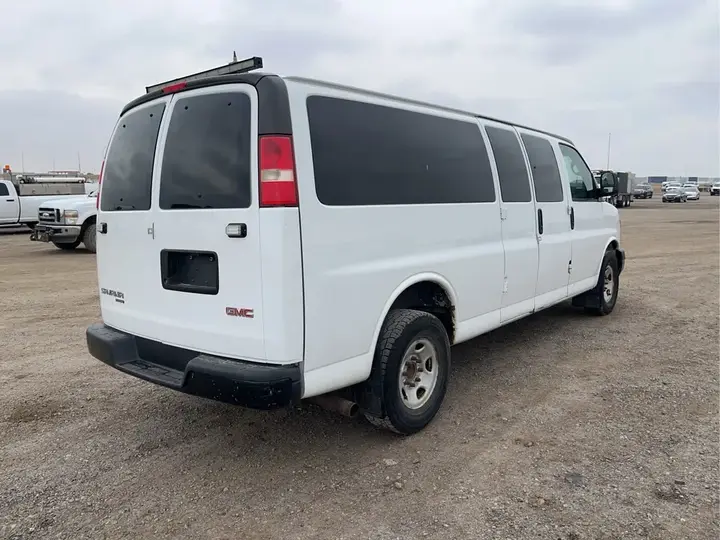 GMC Savana 2015 photo 5