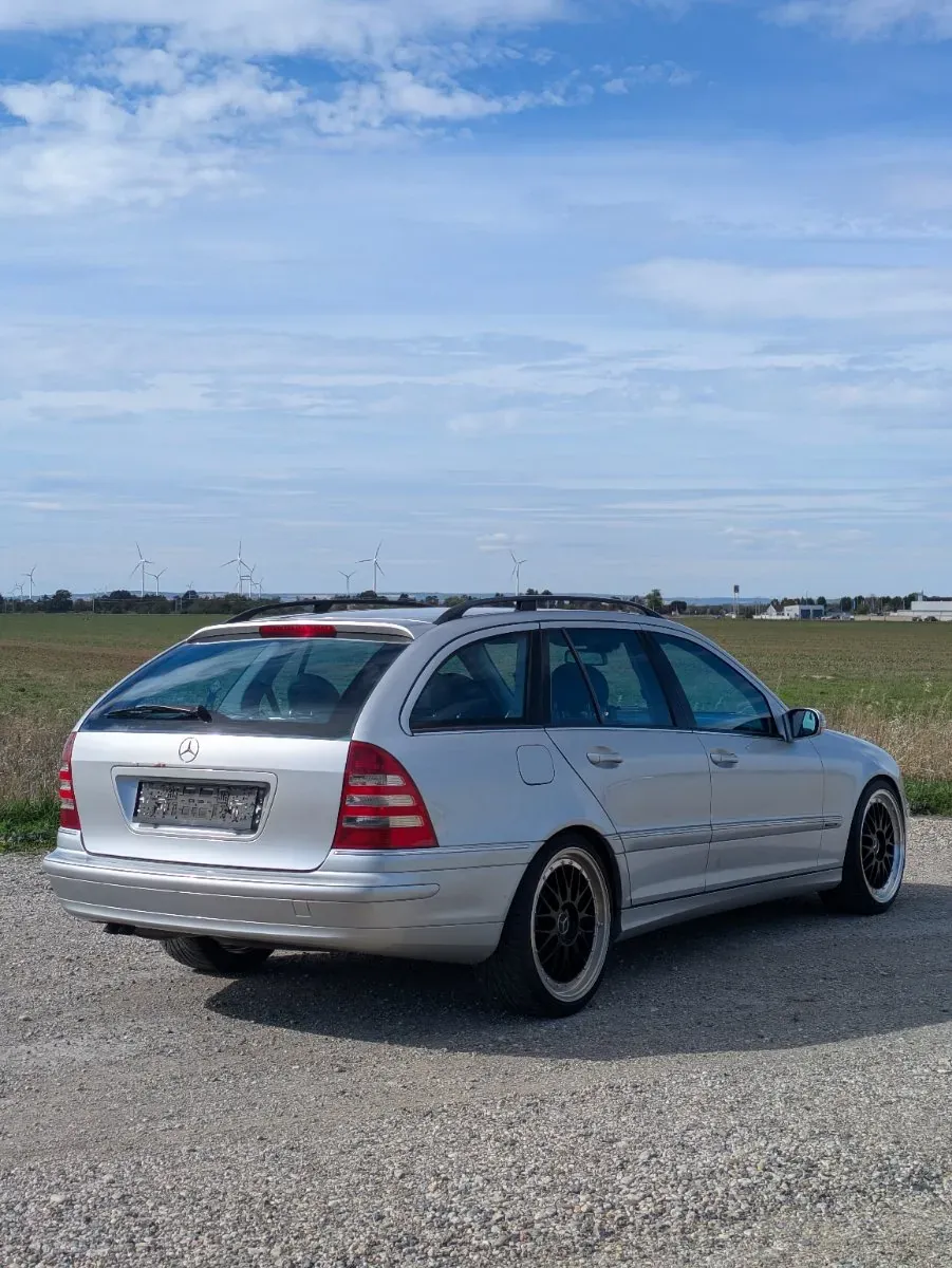 Mercedes-Benz C-Class 2004 photo 3