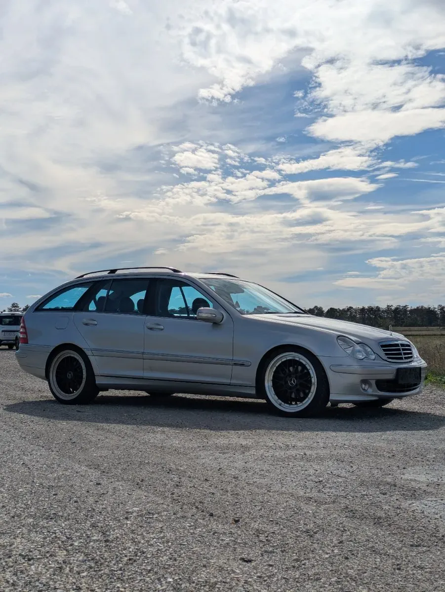 Mercedes-Benz C-Class 2004 photo 2