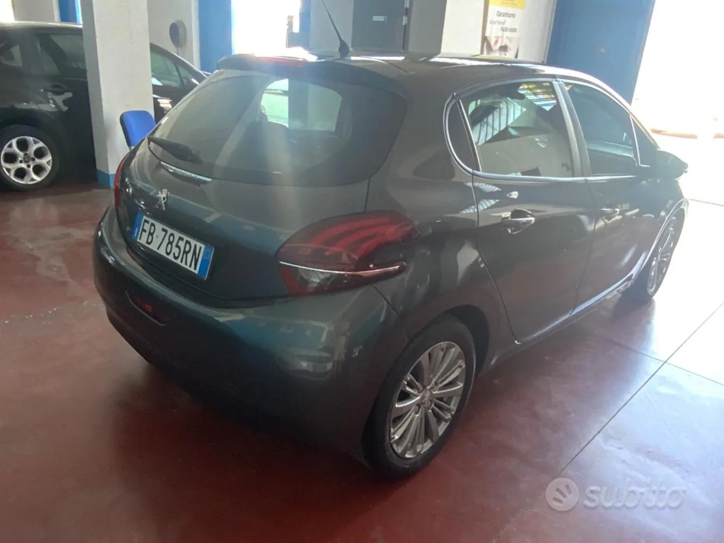 Peugeot 208 2015 photo 5