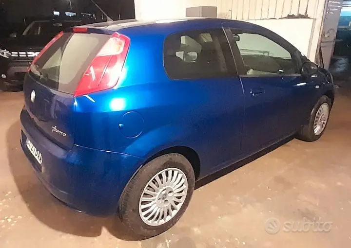 Fiat Grande Punto 2006 photo 2