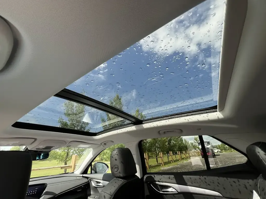 Buick Envision 2026 photo 2