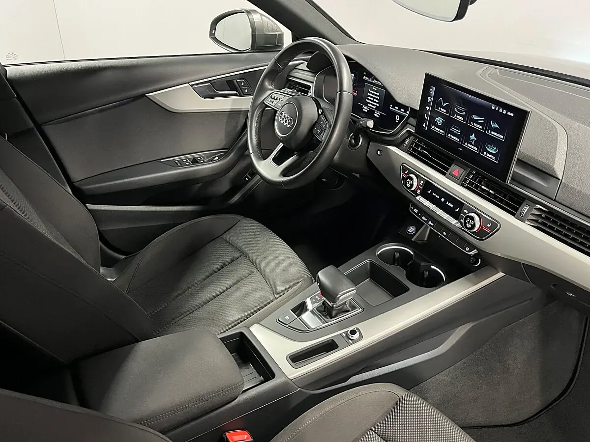 Audi A4 2022 photo 2
