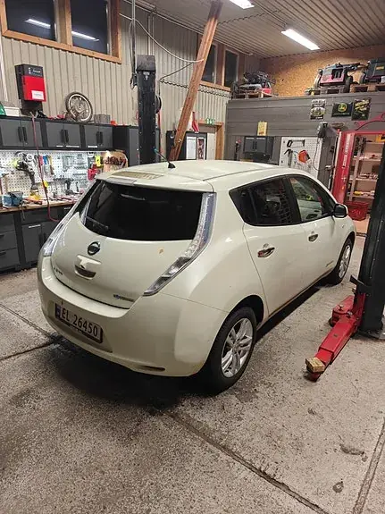 Nissan Leaf 2013 photo 2