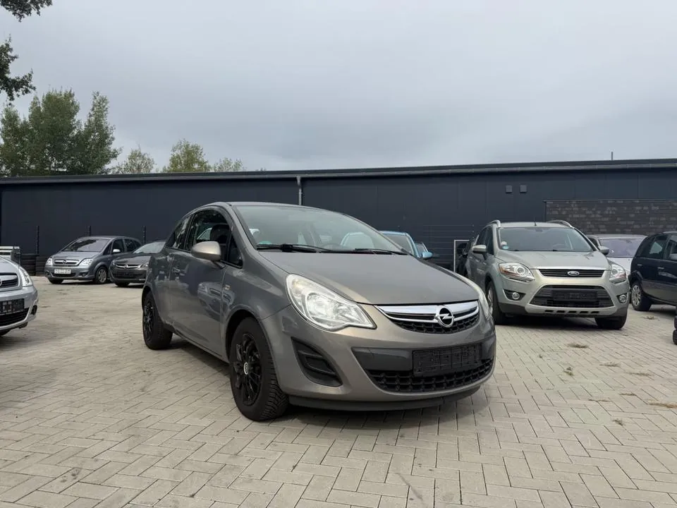 Opel Corsa D Satellite