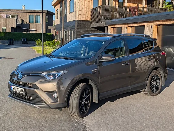 Toyota Rav4 2017 photo 2