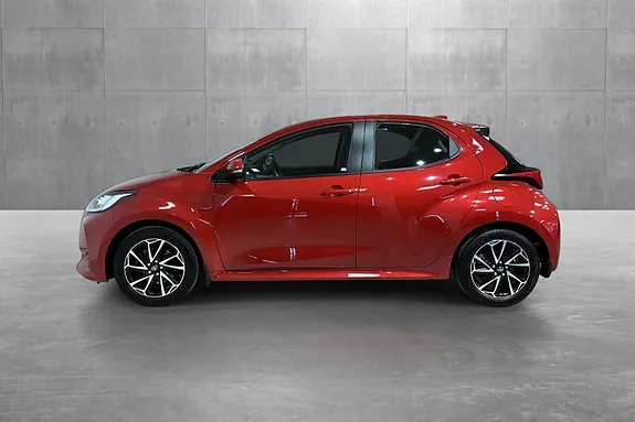 Toyota Yaris 2023 photo 2