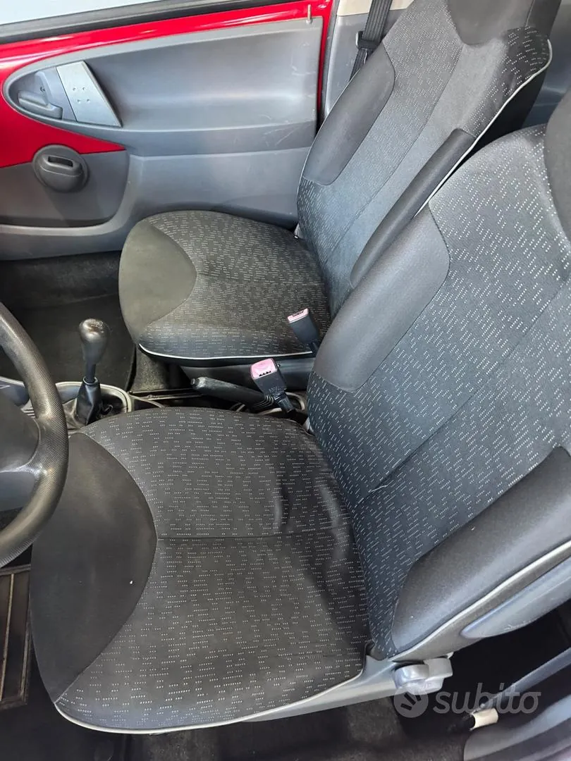 Peugeot 107 2010 photo 5