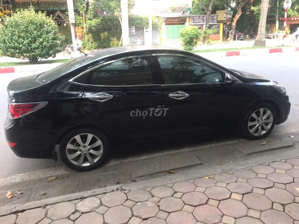 Hyundai Accent 2012 photo 4