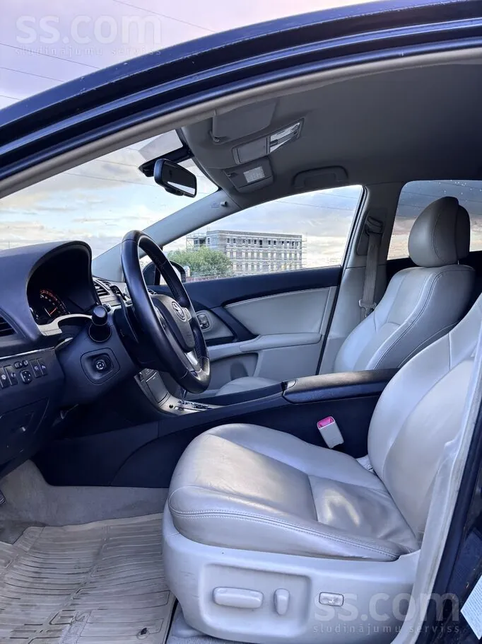 Toyota Avensis 2011 photo 5