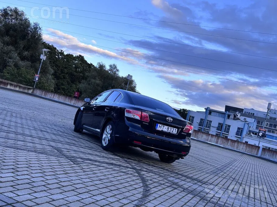 Toyota Avensis 2011 photo 2