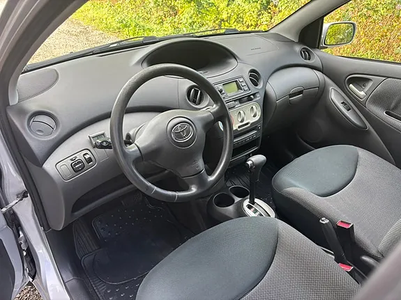Toyota Yaris 2003 photo 4
