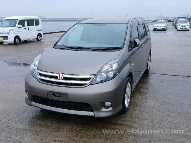 Toyota Isis 2010 photo 2