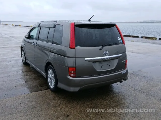 Toyota Isis 2010 photo 3
