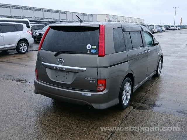 Toyota Isis 2010 photo 4