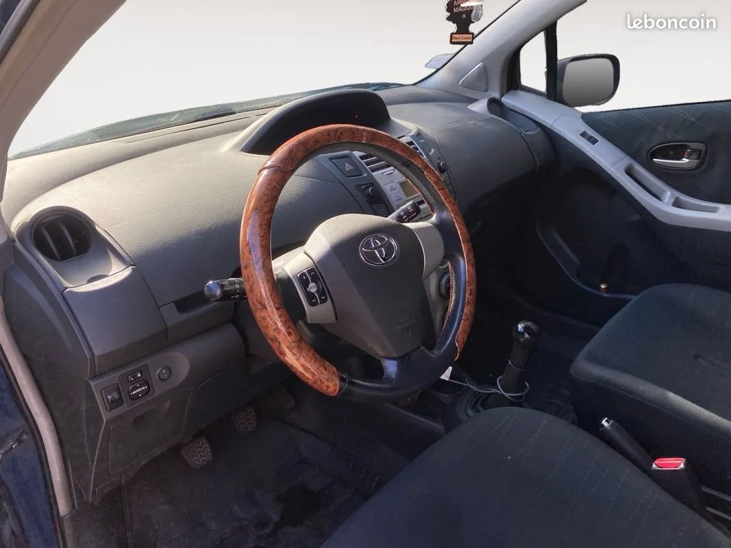 Toyota Yaris 2007 photo 2
