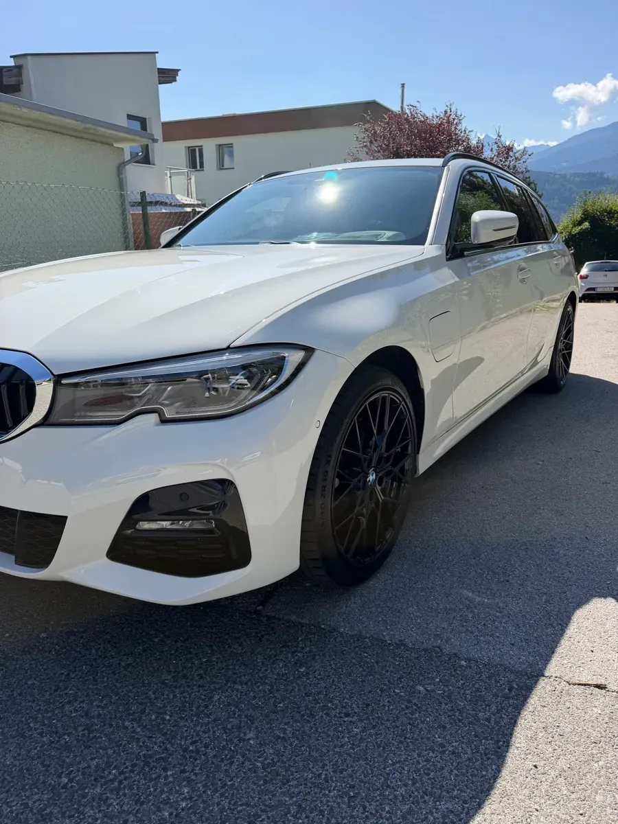 BMW 3 Series 2021 photo 2