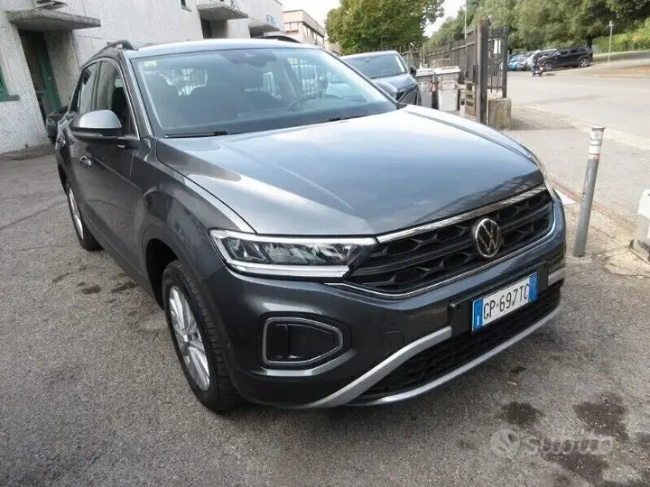 Volkswagen T-Roc 2023 photo 2