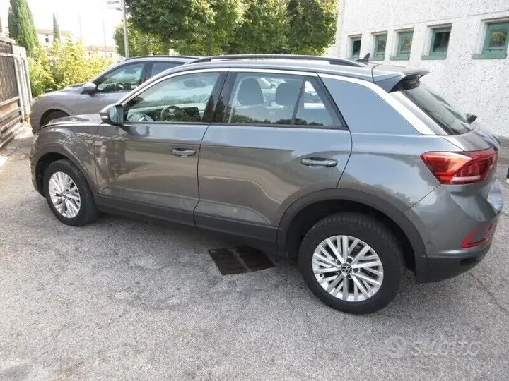 Volkswagen T-Roc 2023 photo 4