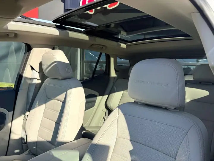 GMC Terrain 2024 photo 2
