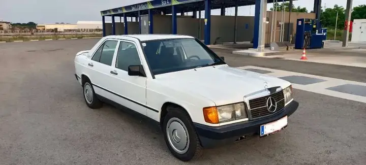 Mercedes-Benz 190 1988 photo 3