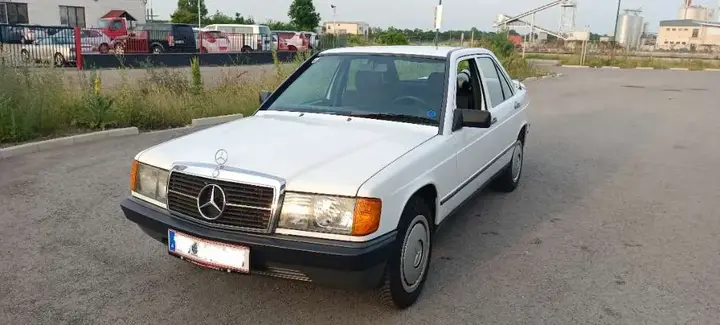 Mercedes-Benz 190