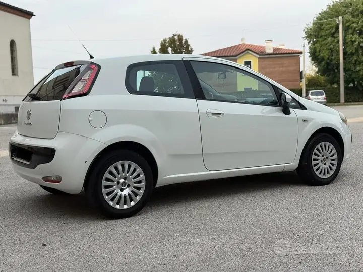 Fiat Punto Evo 2011 photo 4